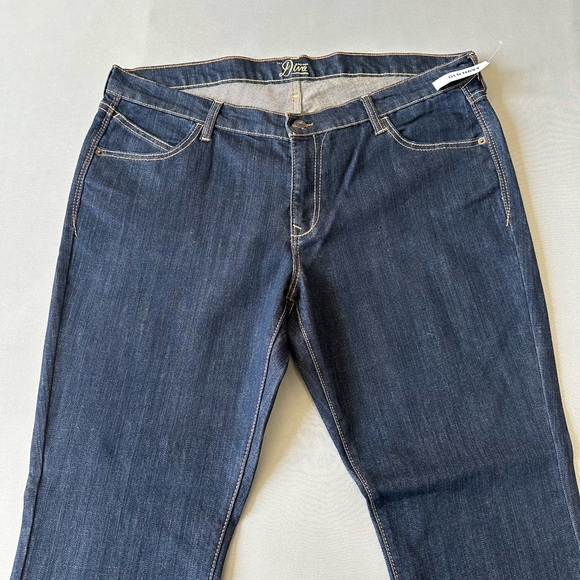 NEW PRICE!  NWT Old Navy Diva Jeans - Picture 3 of 8